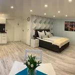 Lägenhet Modern Apartment Especially Suited For Business Consultants I Close To Telekom, Un Campus & University Hospital I Reserved Parking *