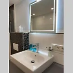 Modern Apartment Especially Suited For Business Consultants I Close To Telekom, Un Campus & University Hospital I Reserved Parking