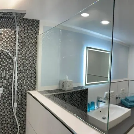 Modern Apartment Especially Suited For Business Consultants I Close To Telekom, Un Campus I No Need To Cross 