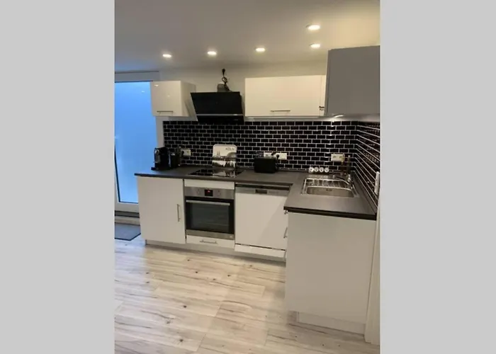 Modern Apartment Especially Suited For Business Consultants I Close To Telekom, Un Campus & University Hospital I Reserved Parking